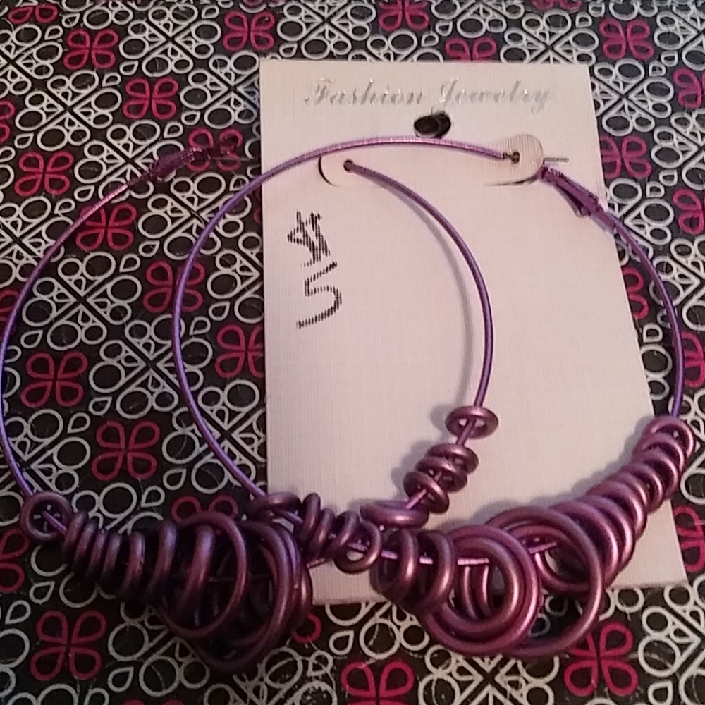 Earrings - Picture 5 of 10